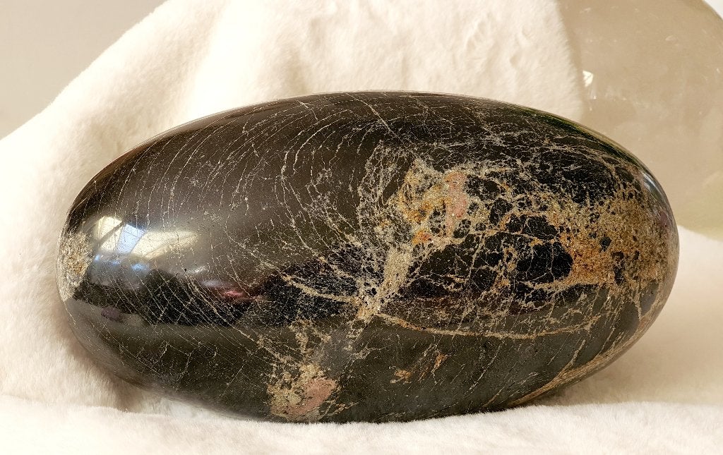 Prachtige Shiva Lingam Biotiet met Toermalijn 14 kilo!, Verzenden, Mineraal