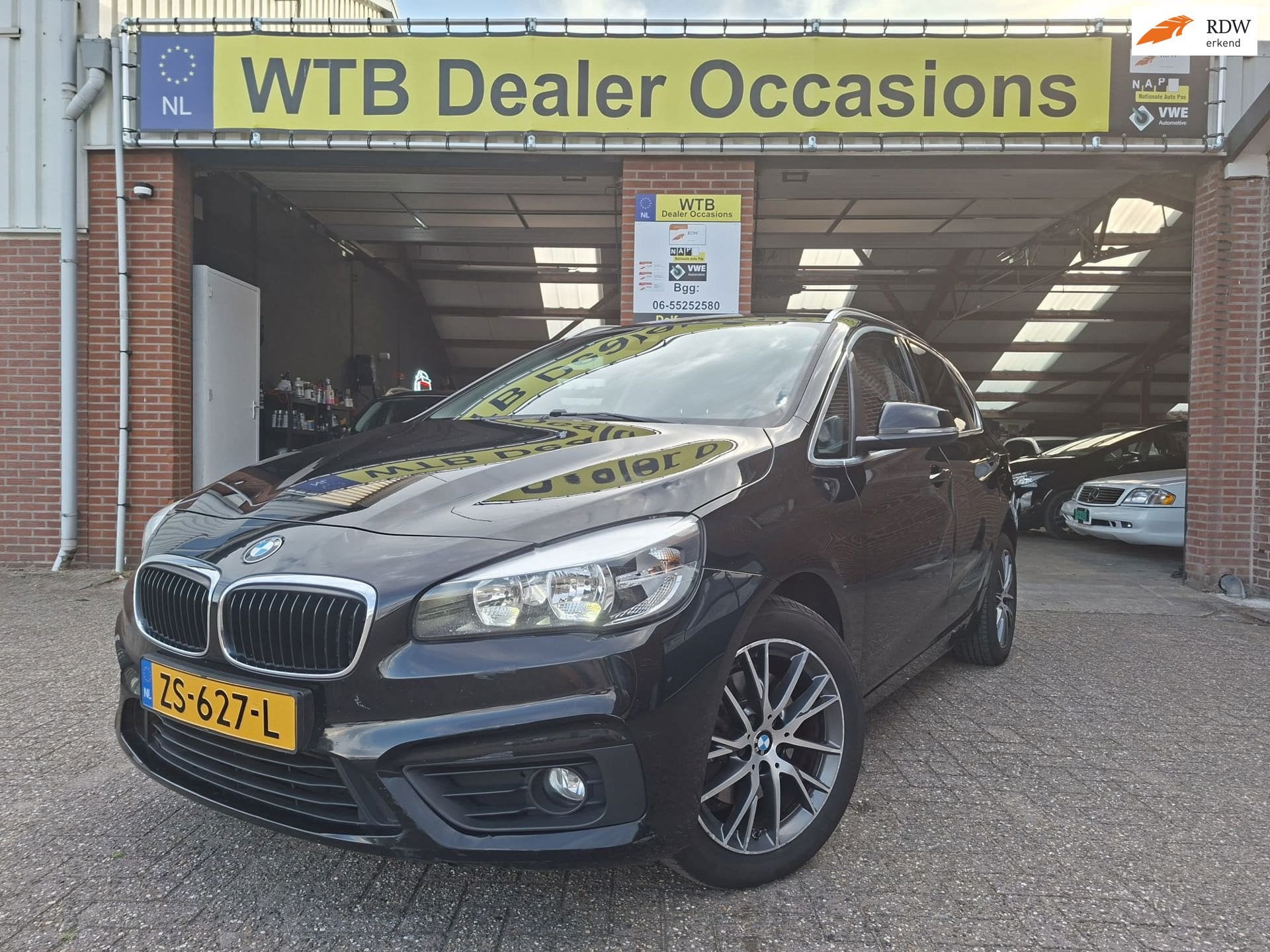 BMW 2-serie Active Tourer 218i M Sport, Navi, BMWdealer o.h., Auto's, Voorwielaandrijving, Gebruikt, Zwart, Bedrijf