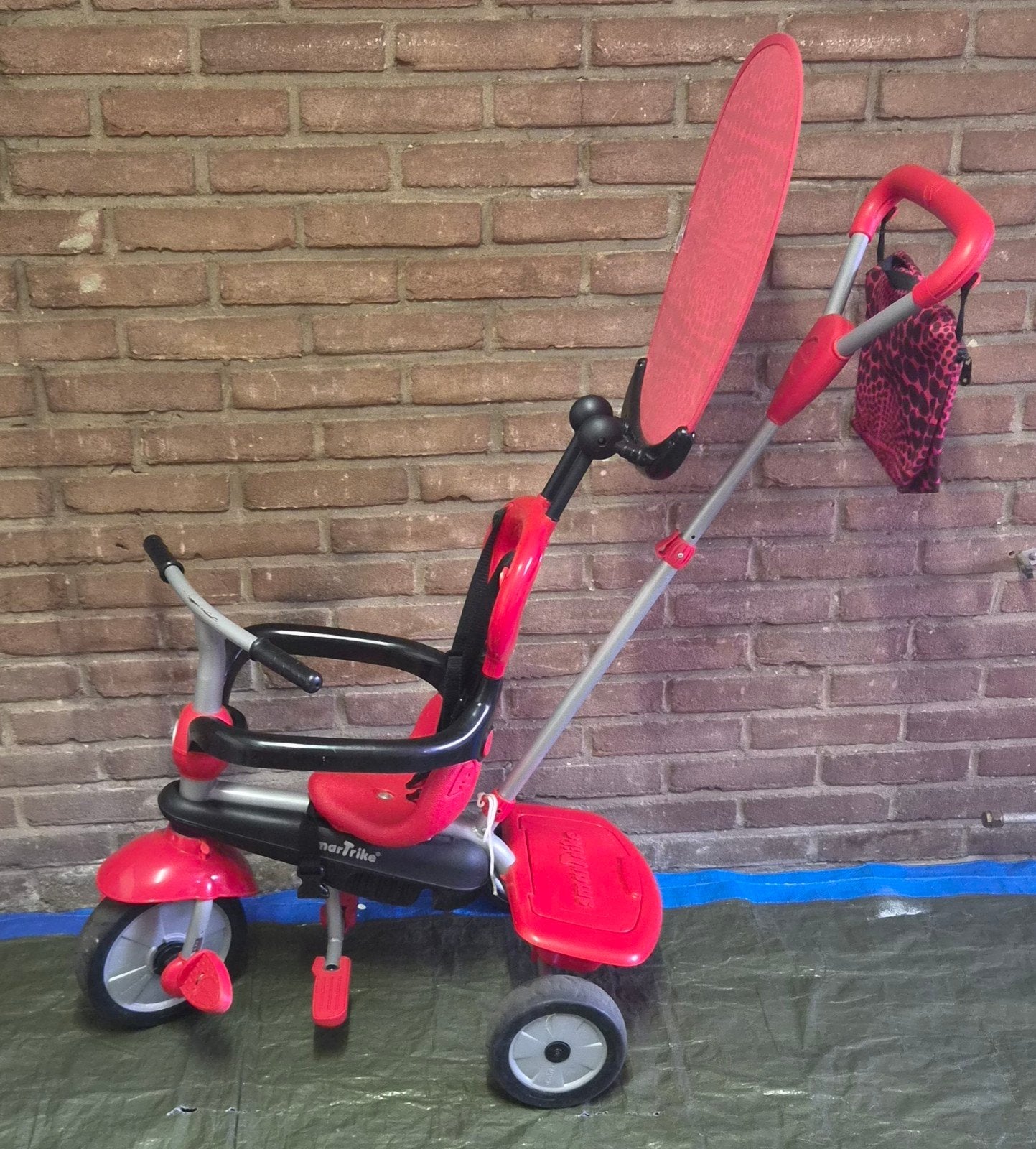Smartrike driewieler rood met duwstang en zonnescherm, Ophalen, Zo goed als nieuw, Smartrike, Duwstang