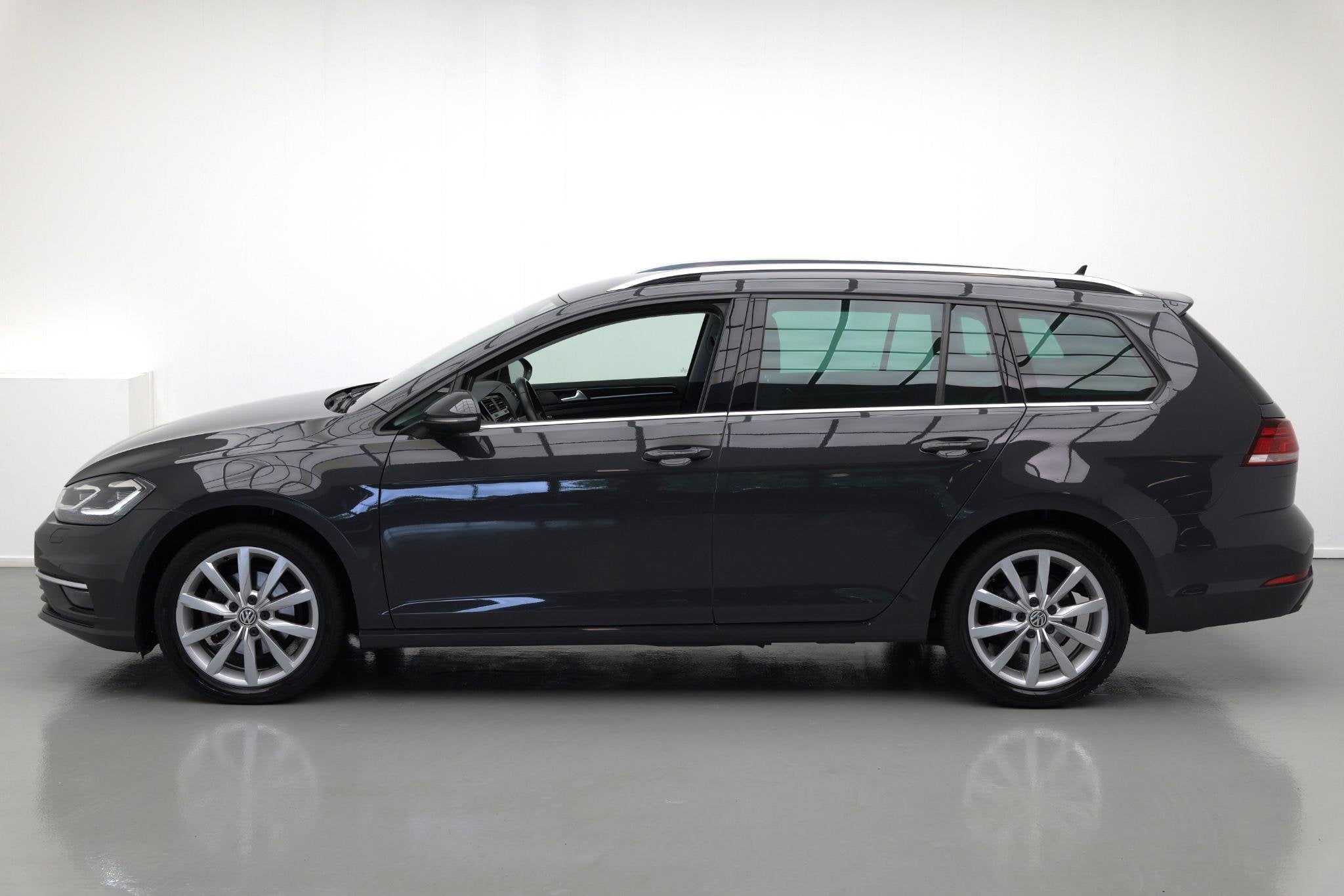Volkswagen Golf 1.5 TSI Highline Business R |Massage|Carplay, 4 cilinders, 150 pk, 690 kg, 19 km/l