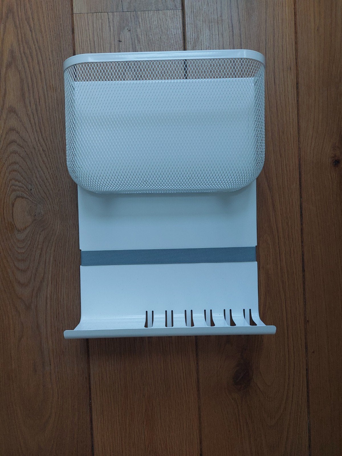 Witte wandorganizer met gaasbakje en hakjes, Ophalen, Gebruikt, Wit, Metaal