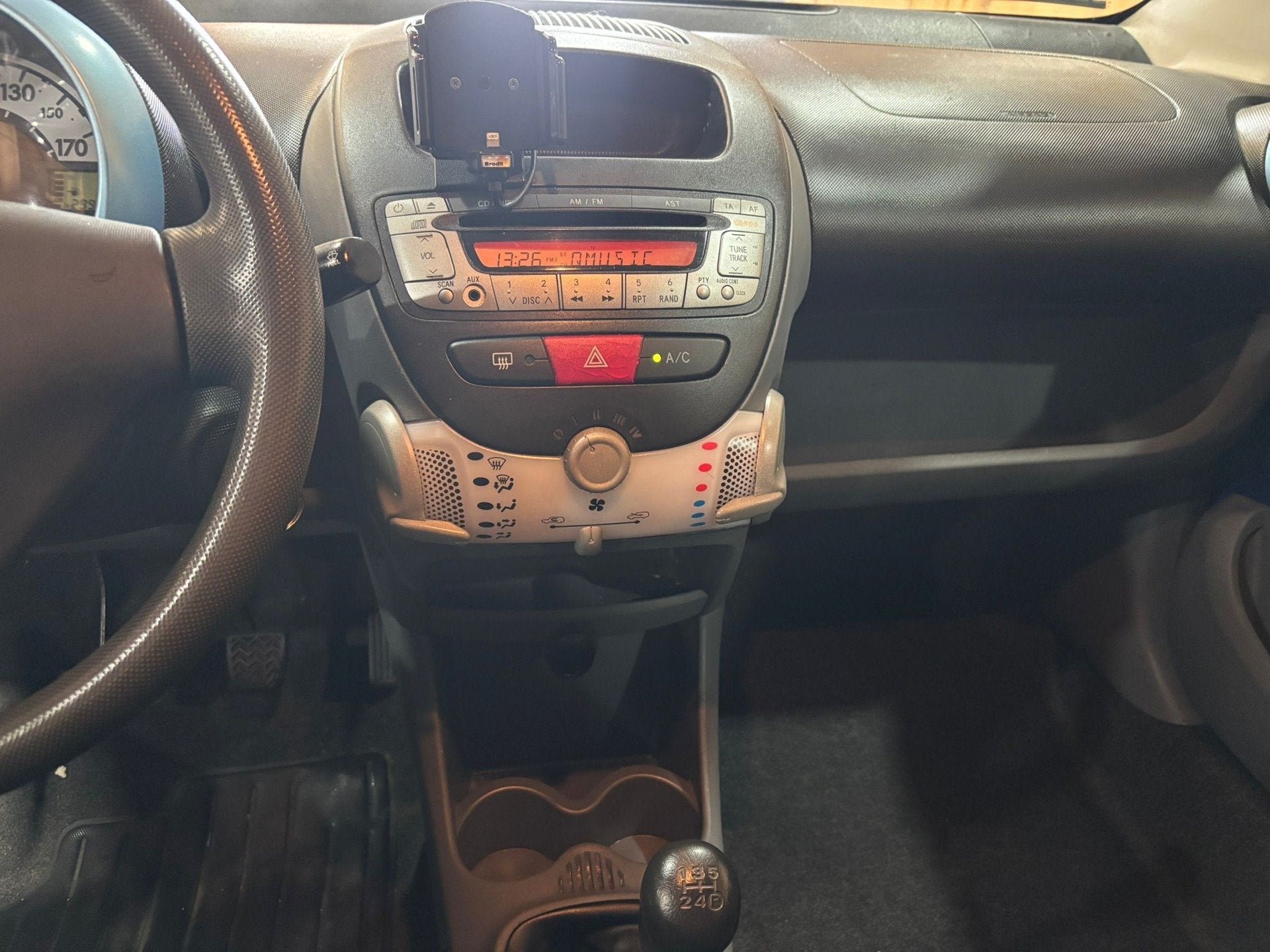 Peugeot 107 1.0-12V Urban Move 5-Deurs 2010 Airco, Voorwielaandrijving, Gebruikt, 68 pk, Origineel Nederlands