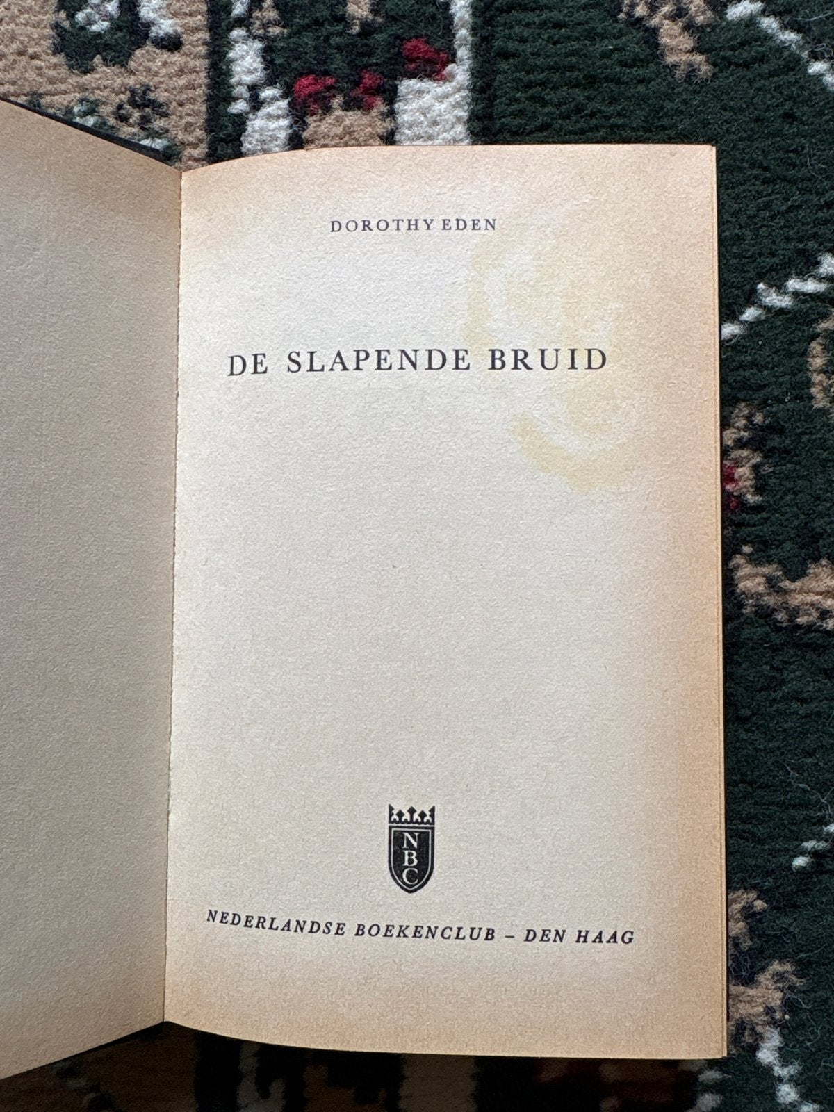 De Slapende Bruid - Dorothy Eden (Nederlandse Boekenclub), Ophalen of Verzenden, Gelezen, Nederland