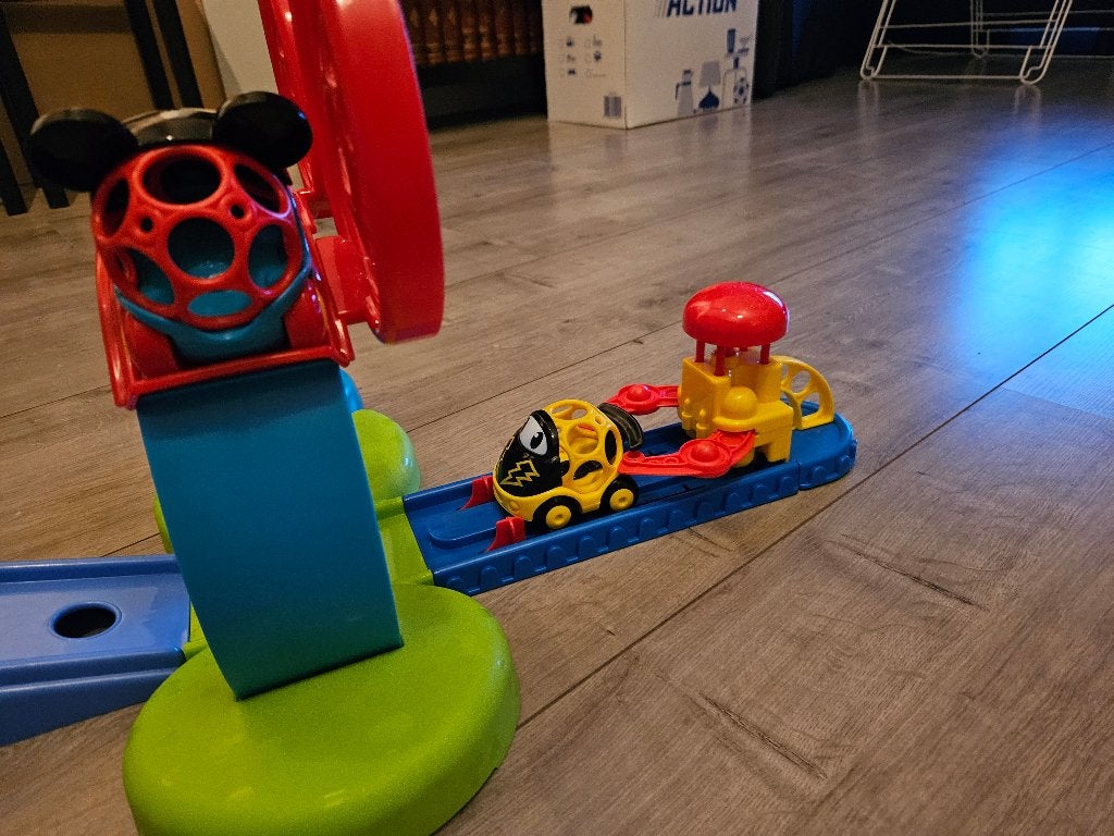 Auto speelset en  plastic blokken. Mickey trampoline, Ophalen of Verzenden, Gebruikt