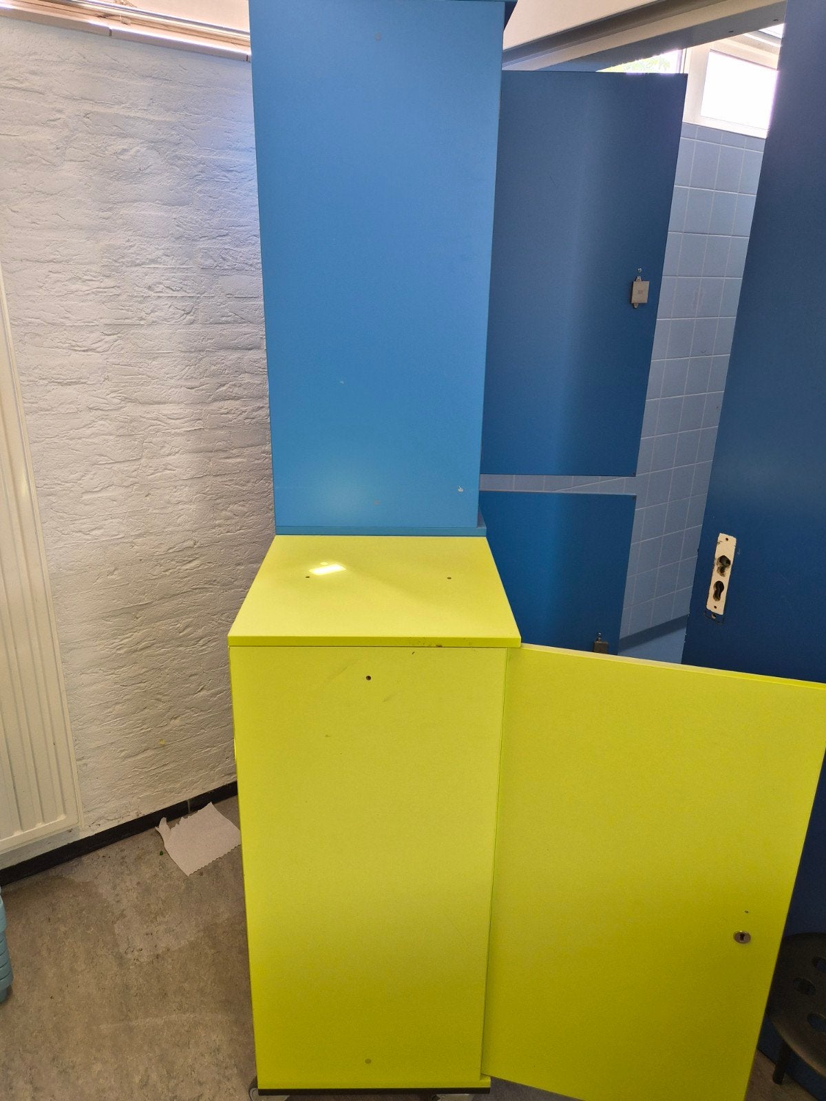 Kleurrijke opbergkast met wielen - Blauw & Geel, Ophalen, Gebruikt