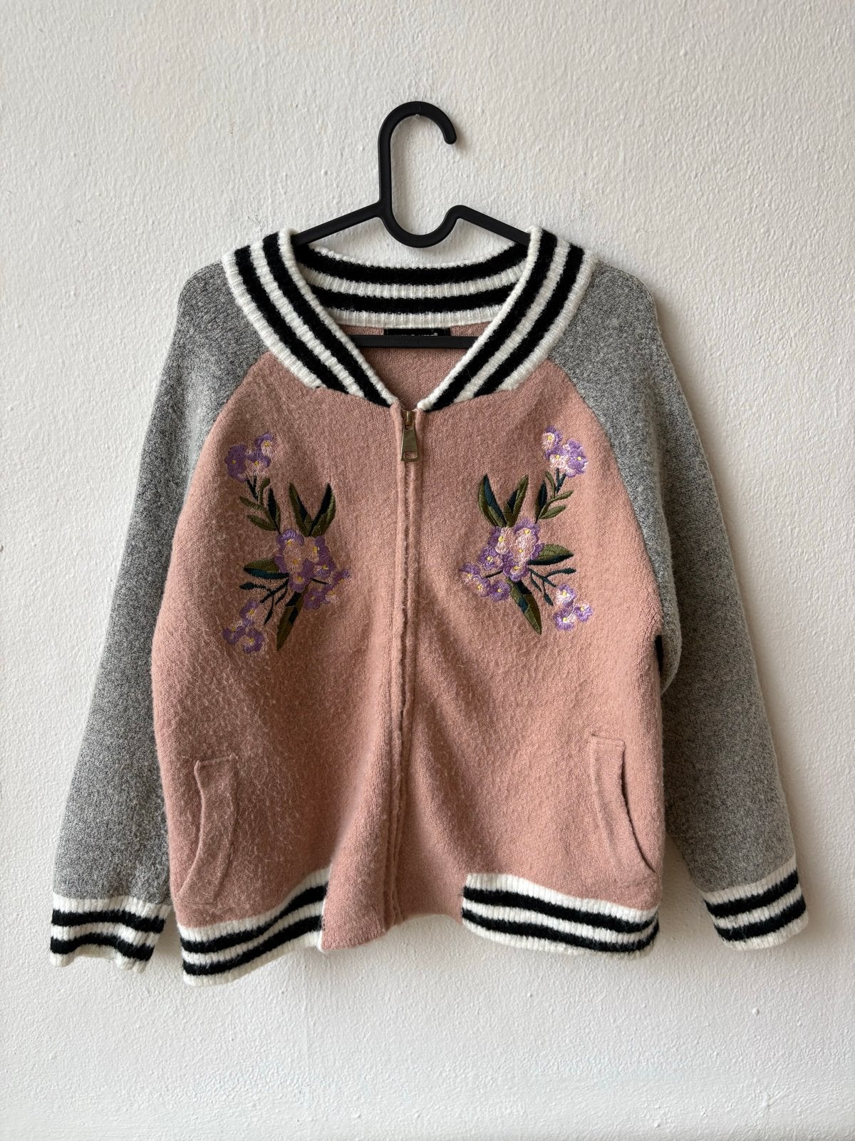 Happy Hippie Bomberjack met Bloemenborduursel S/M, Kleding | Dames, Ophalen of Verzenden, Gedragen, Maat 38/40 (M), Roze