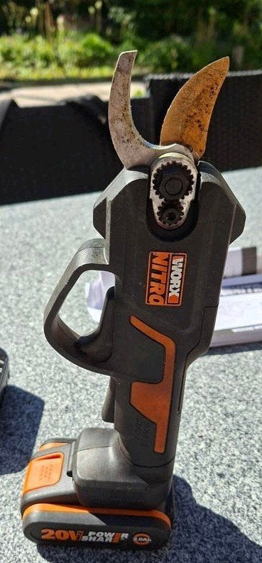 Worx Nitro WG330E Accu Snoeischaar 20V met Accu en Lader, Ophalen of Verzenden, Zo goed als nieuw, 20 t/m 29 mm, Worx