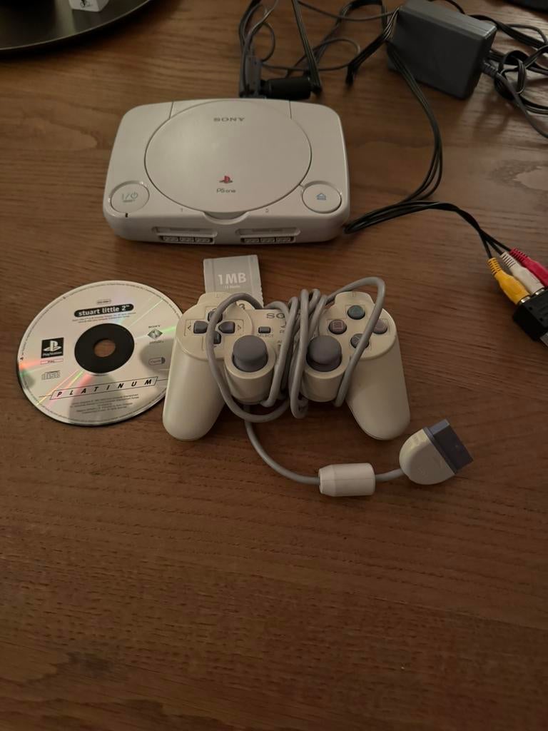 PlayStation one, Spelcomputers en Games, Spelcomputers | Sony PlayStation 1, Ophalen of Verzenden, Zo goed als nieuw, Met 1 controller