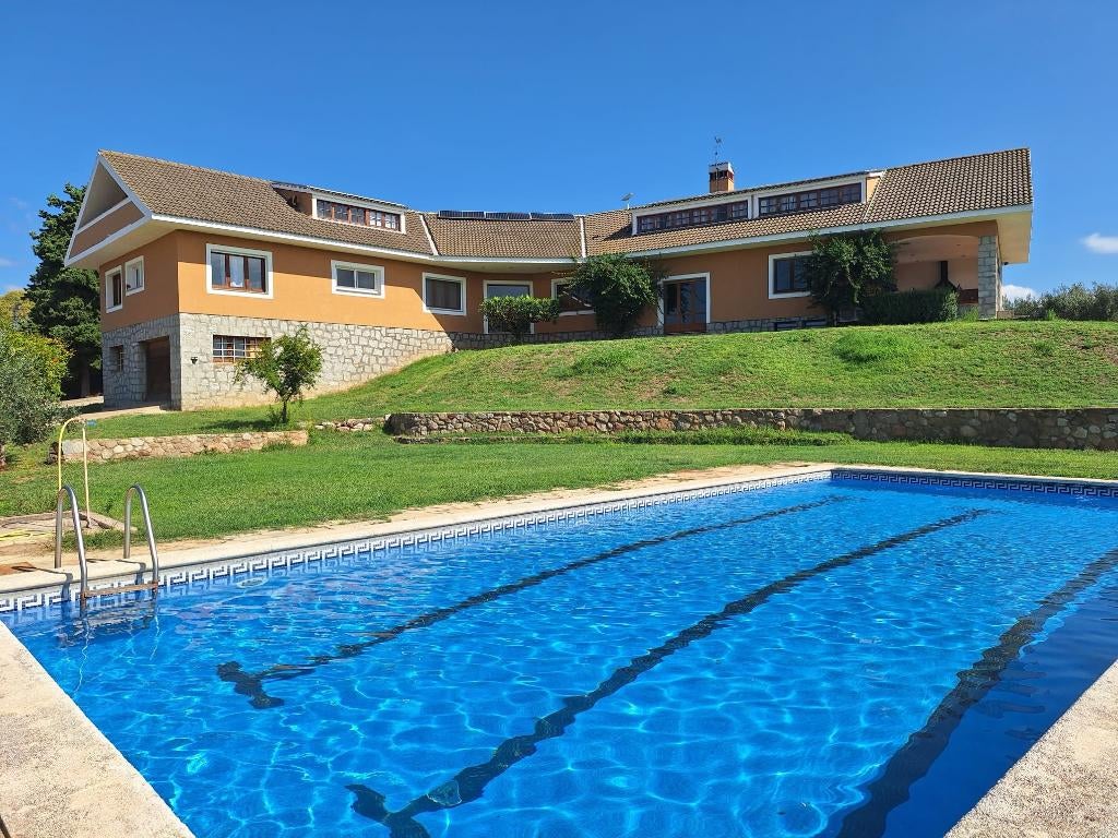 Ruime stijlvolle vakantievilla Barcelona, Vakantie, Vakantiehuizen | Spanje, Costa Brava, 24 personen, Landelijk, Eigenaar