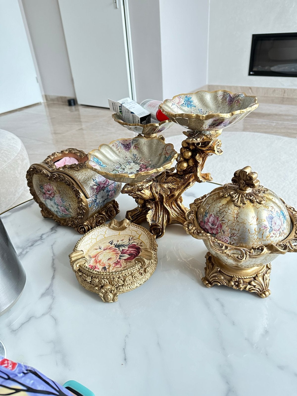 Decoratieve set: fruitschaal, asbak, tissuebox, suikerpot, Overige materialen, Ophalen of Verzenden, Goud, Klassiek