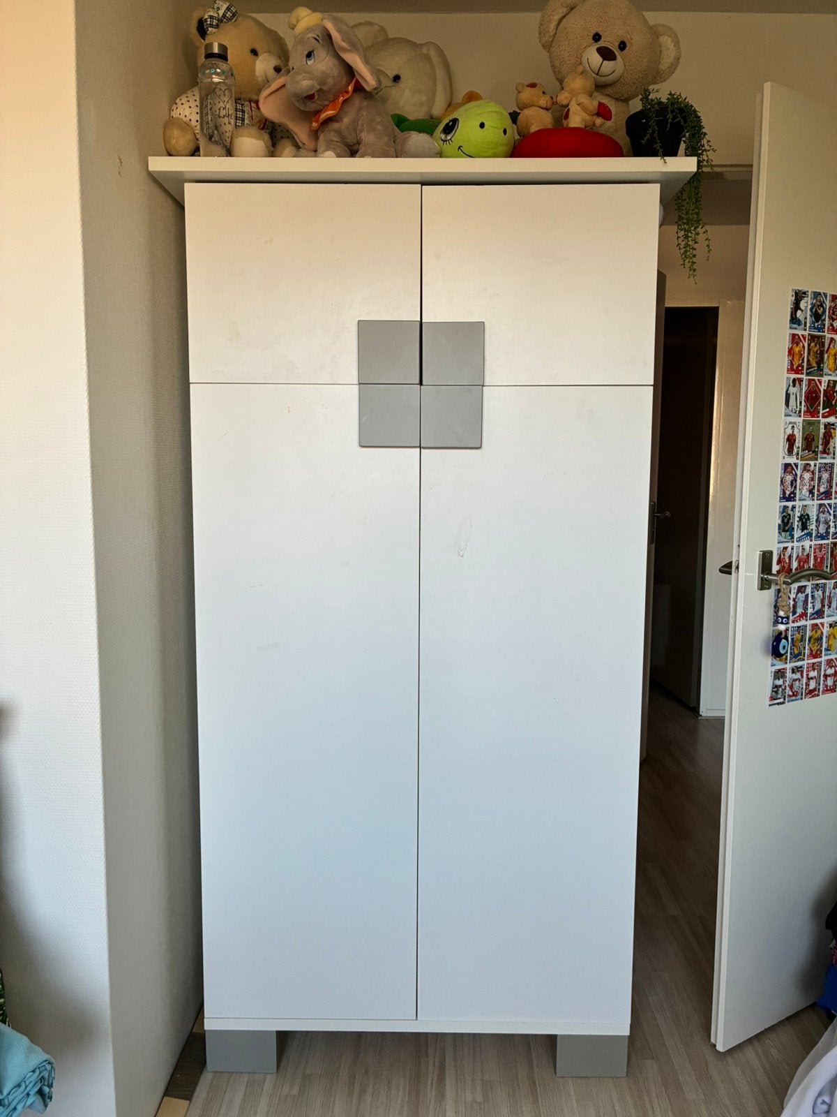 Mooie witte hang-, legkast voor baby/kinderkamer, Kinderen en Baby's, Kinderkamer | Commodes en Kasten, Ophalen, 50 tot 70 cm