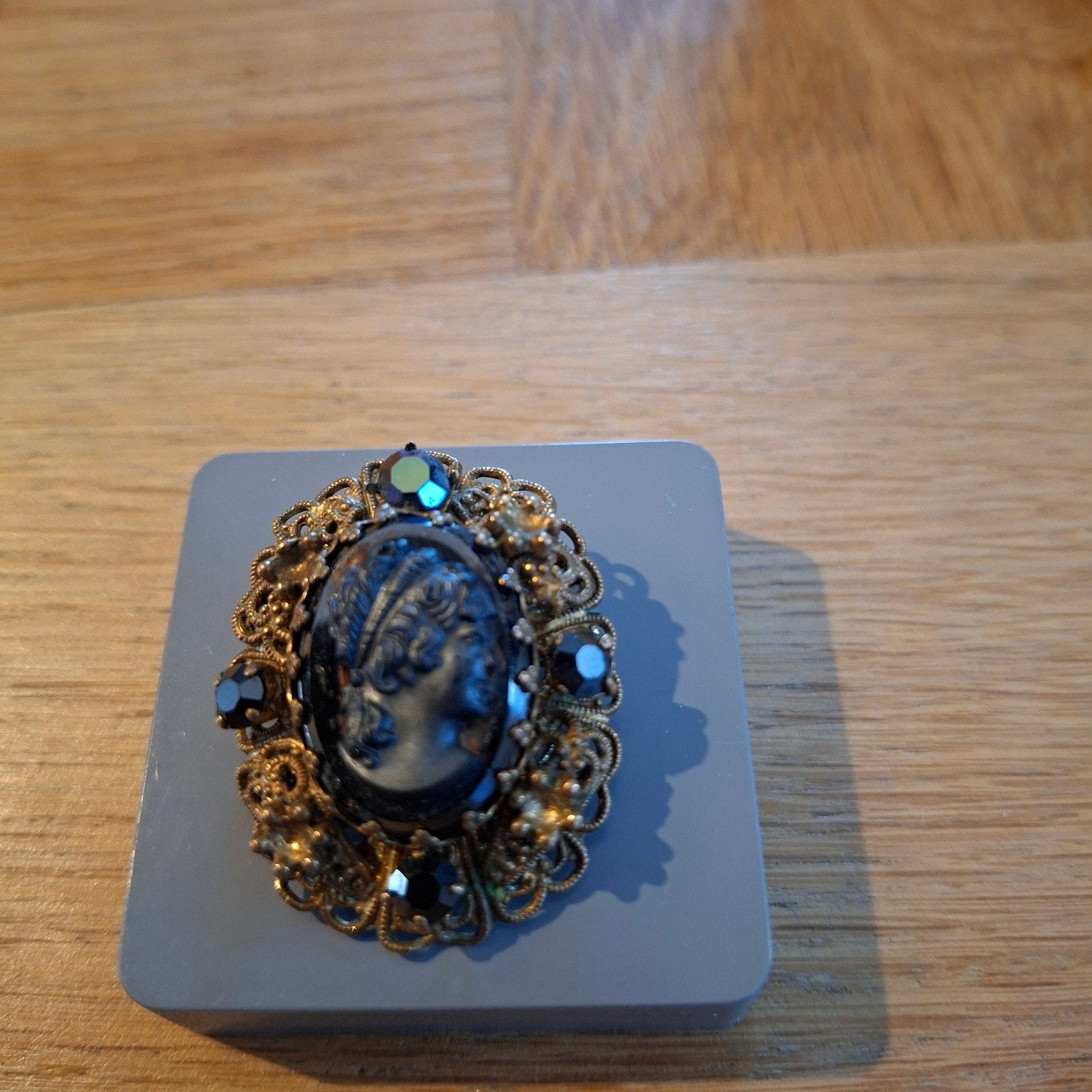 Antieke Victoriaanse Cameo Broche met Edelstenen, Antiek en Kunst, Ophalen of Verzenden