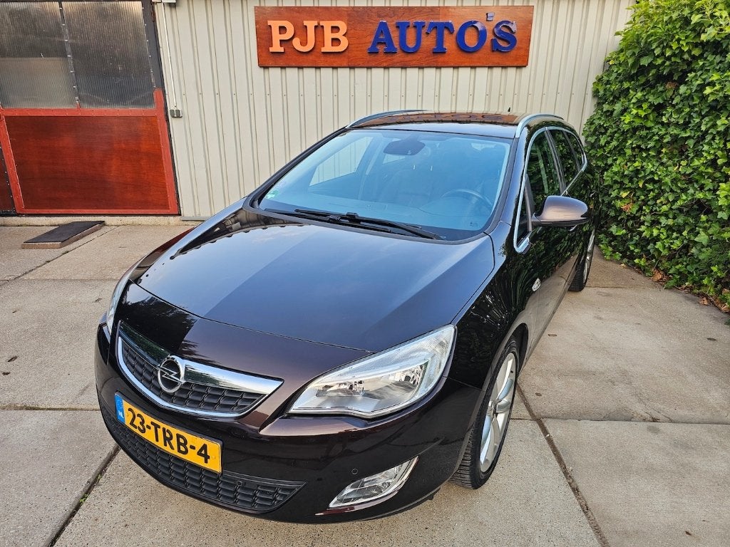 Opel Astra 1.4 Turbo Sports Tourer! Leer! Navi! Airco! NAP!, Auto's, Voorwielaandrijving, Euro 5, Zwart, 4 cilinders