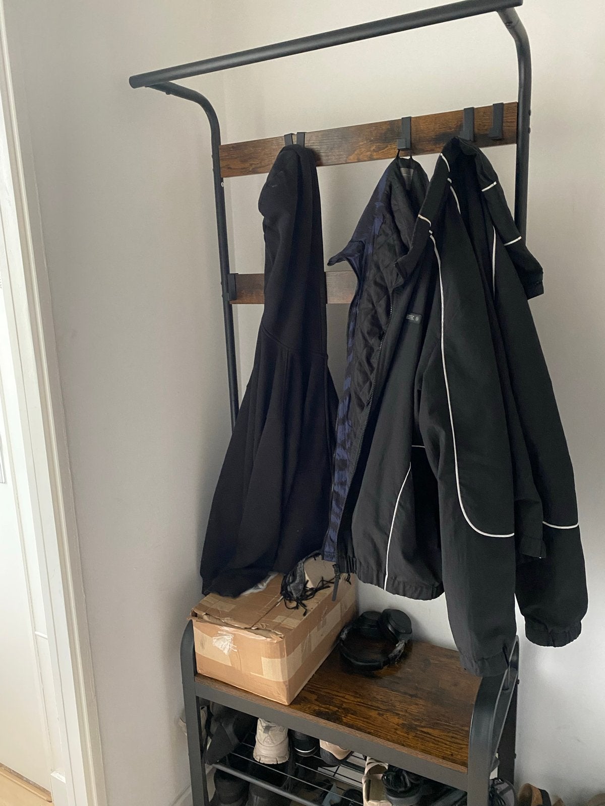Kapstok met schoenenrek en zitbankje - 2 jaar oud, Ophalen, Gebruikt, Metaal, Staande kapstok