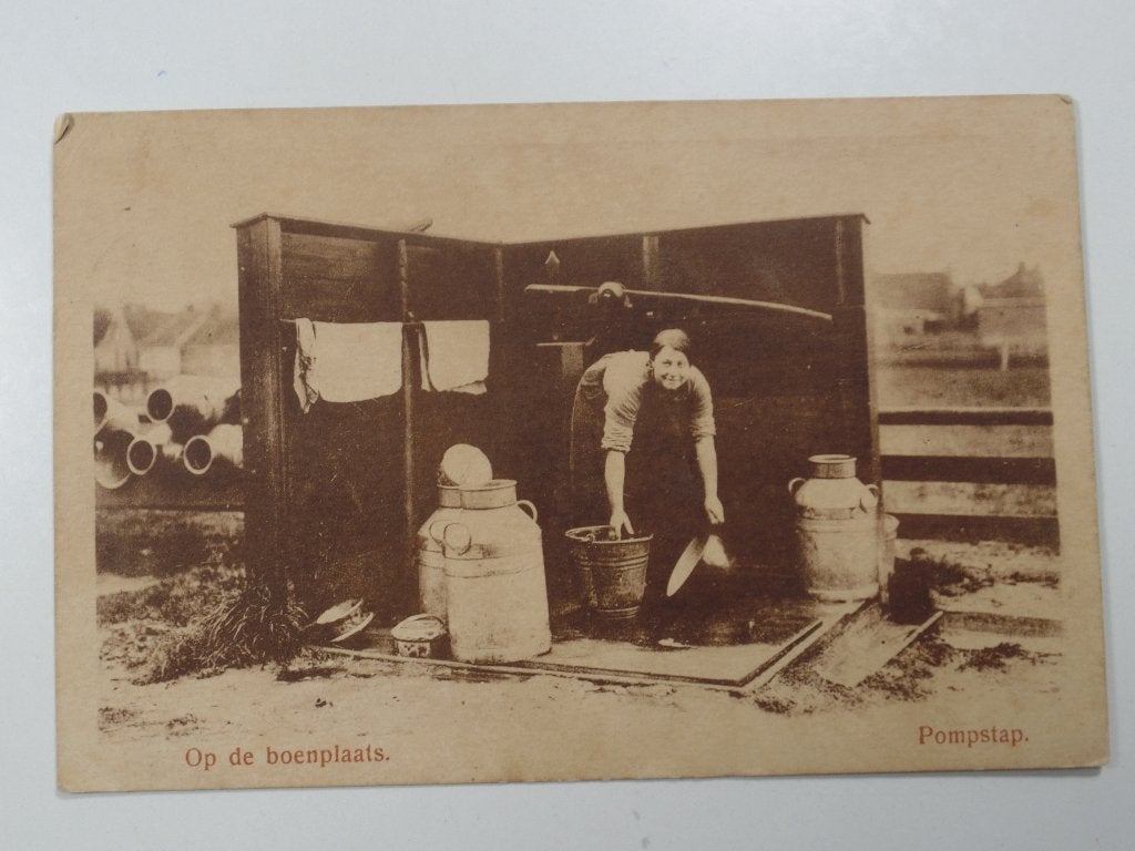 Boerenleven Friesland boerin met melkbussen, Ophalen of Verzenden, 1940 tot 1960, Gelopen, Friesland