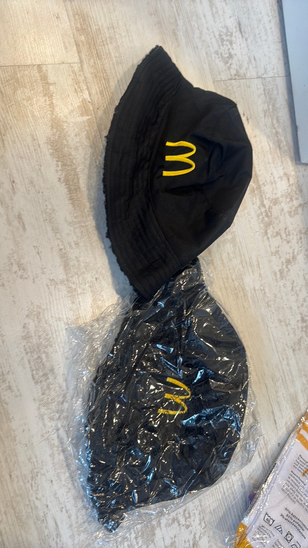 2 Vissershoedjes McDonalds, Ophalen, Zo goed als nieuw, One size fits all