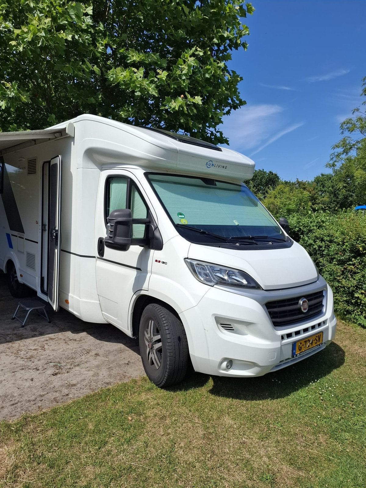 Camper Sunliving S75SL met dakairco en Thule luifel, Caravans en Kamperen, Automaat, Verwarmde buitenspiegels, Standaard zit, Ringverwarming