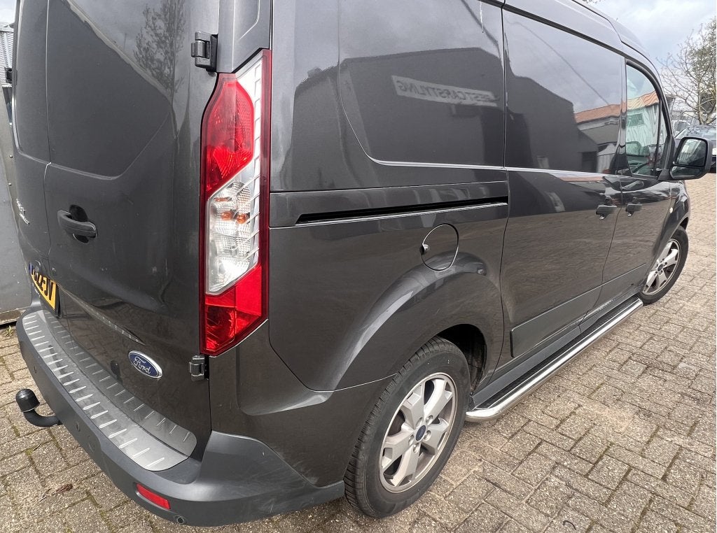 Ford Transit Connect Sidebars met rvs traanplaat