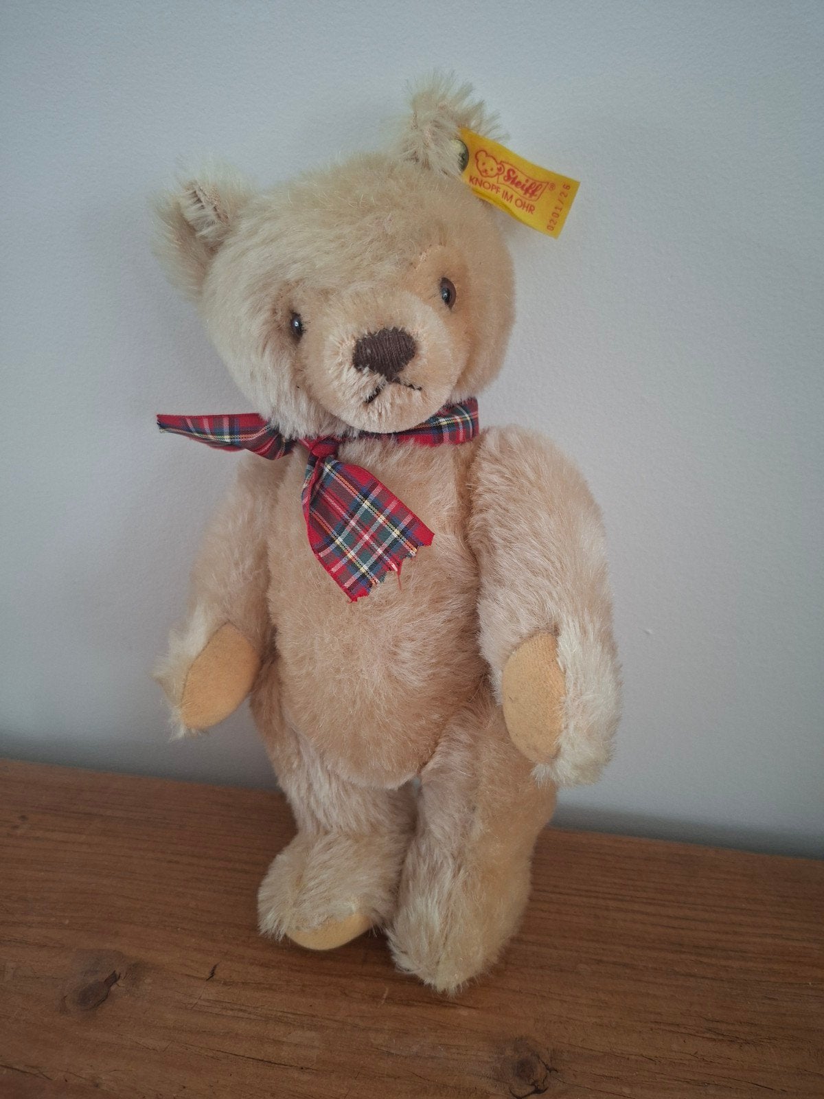 Steiff Beerje 24cm - Knuffelbeer met Schotse ruit sjaal, Overige merken, Beer, Ophalen of Verzenden, Zo goed als nieuw