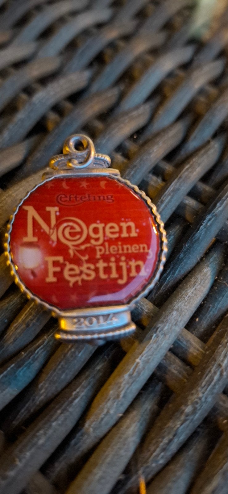 Te koop efteling pin negen pleinen festijn., Ophalen of Verzenden, Zo goed als nieuw, Button of Speldje