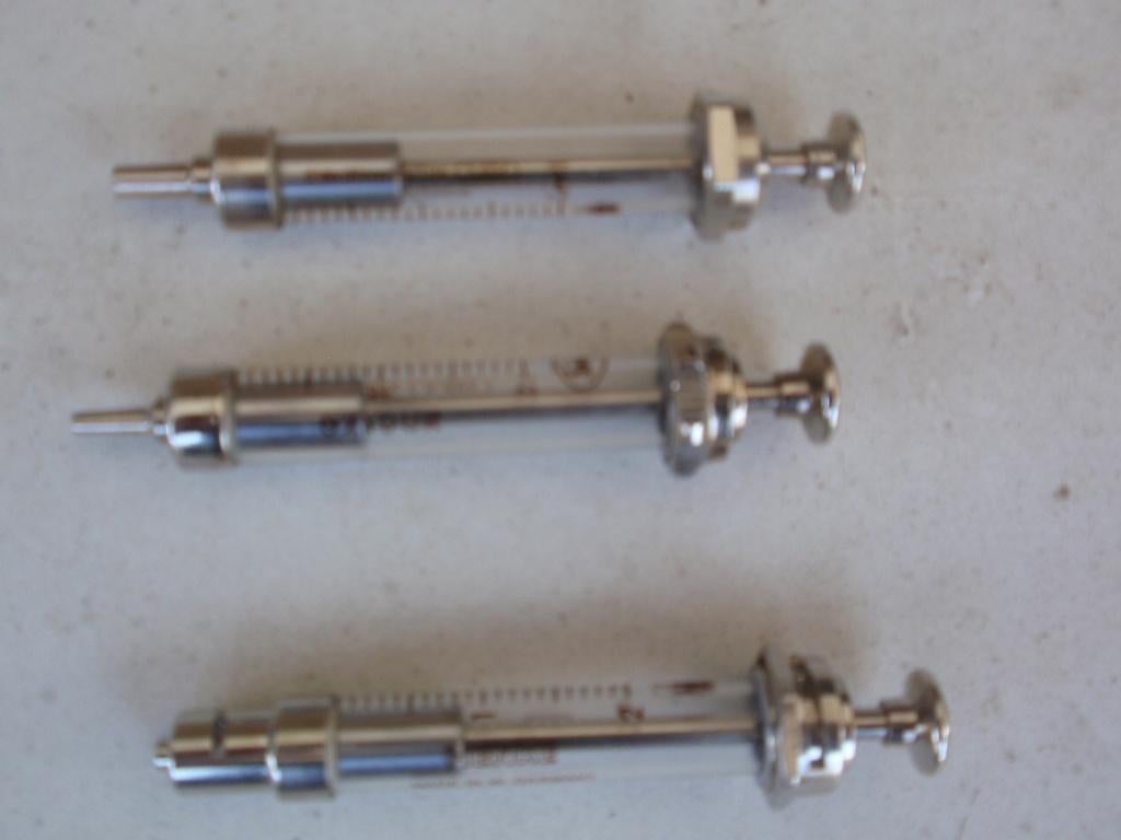 vintage injectie spuiten 2 en 5 ml, Diversen, Verpleegmiddelen, Ophalen of Verzenden, Nieuw