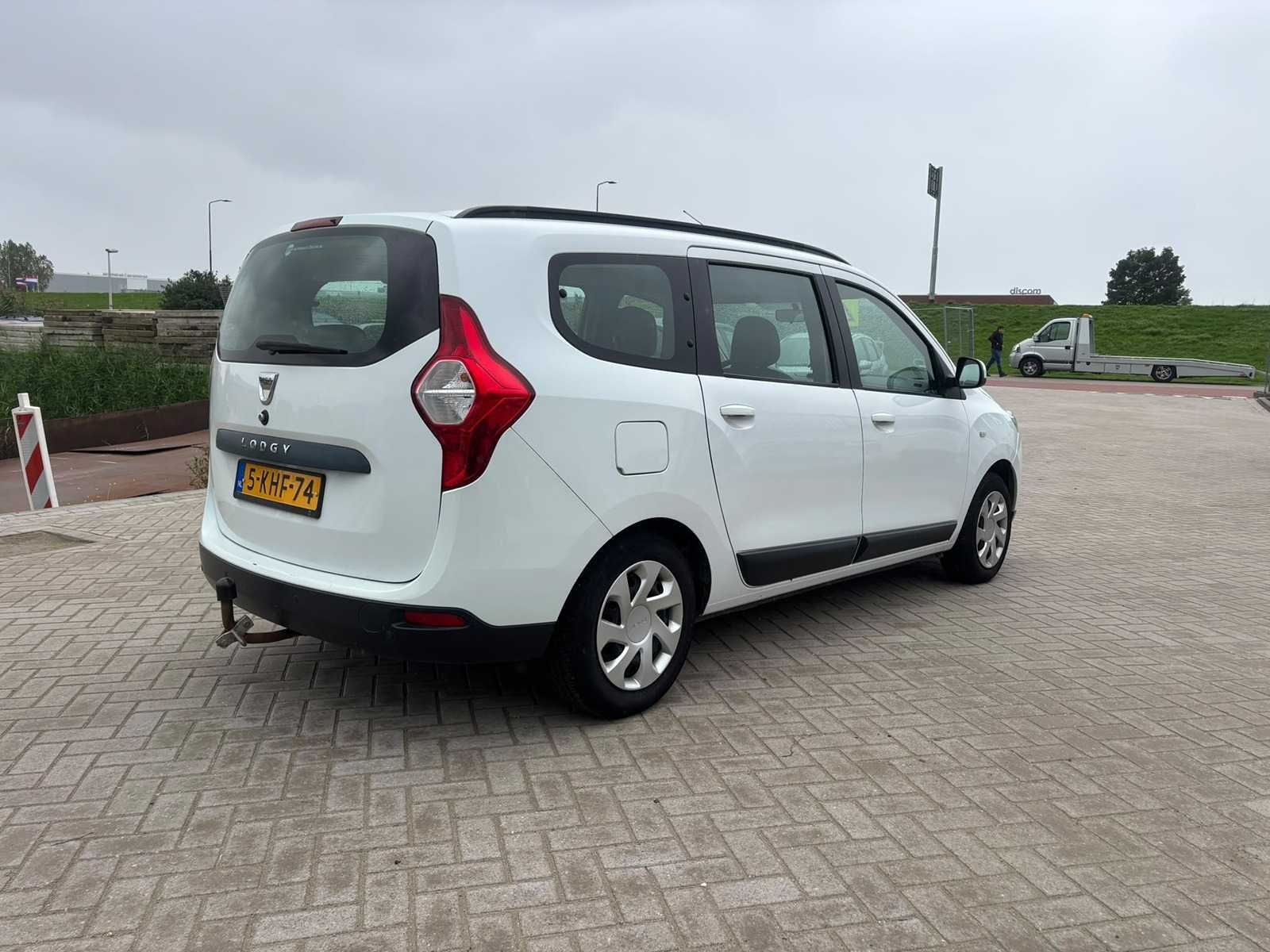 Dacia Lodgy 1.2 TCe Lauréate 7p. | 5-KHF-74, Auto's, Voorwielaandrijving, Euro 5, Gebruikt, 4 cilinders