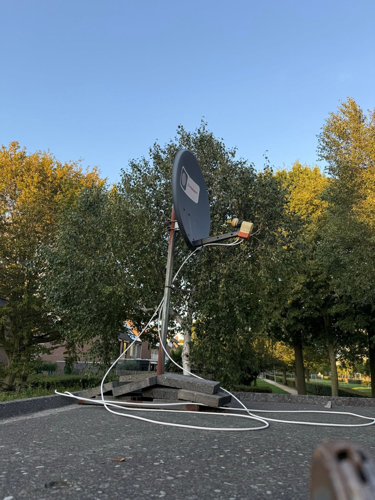 Schotelantenne met LNB en kabel - Cyfrowy Polsat, Ophalen, Gebruikt, (Schotel)antenne, Overige merken