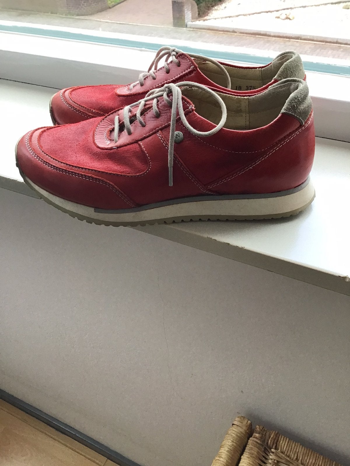 Knalrode Wolky sneakers mast 37,5, Ophalen of Verzenden, Sneakers of Gympen, Gedragen, Rood
