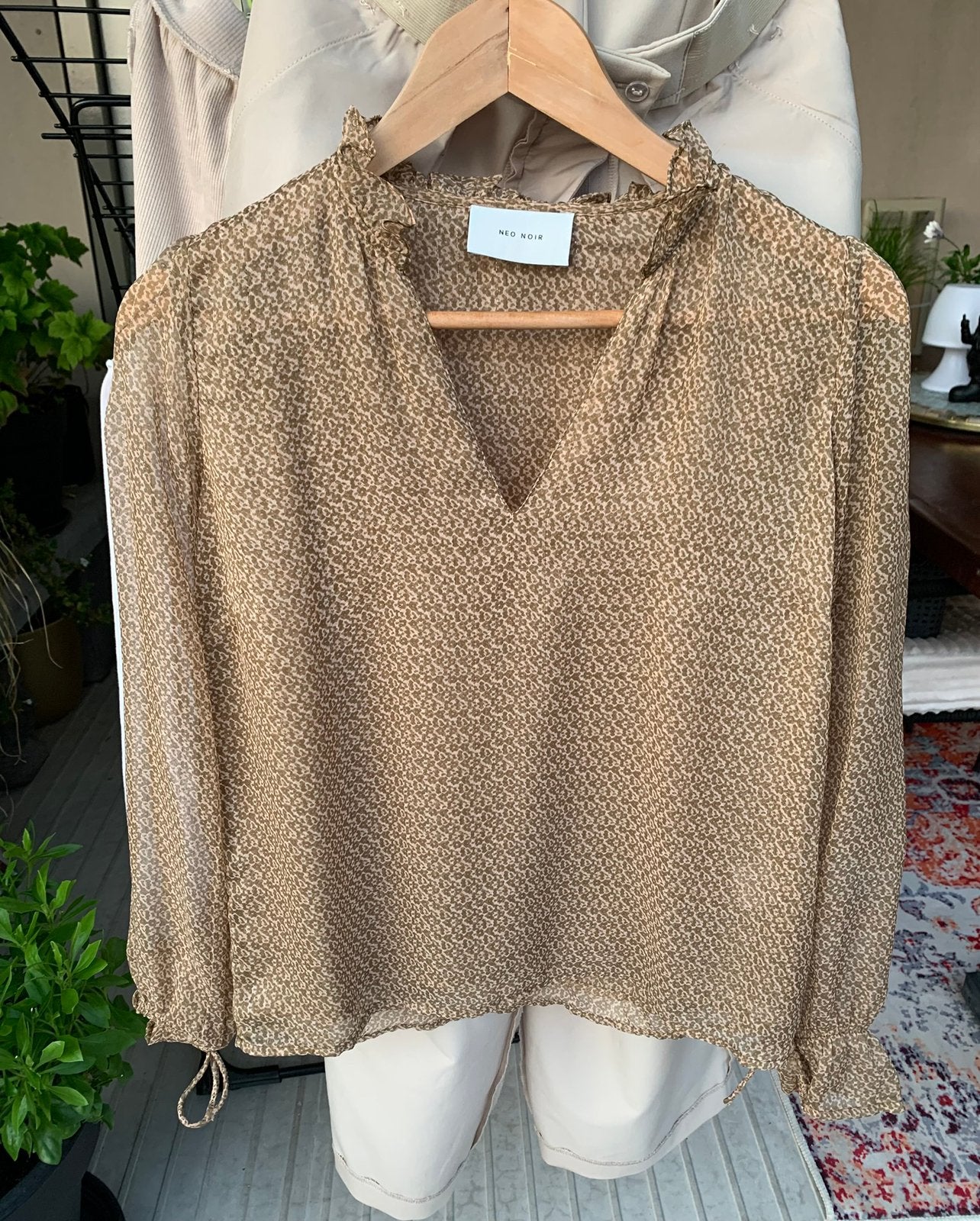 Bruin/beige blouse, Neo Noir, maat xs, Ophalen, Zo goed als nieuw, Maat 34 (XS) of kleiner, Beige