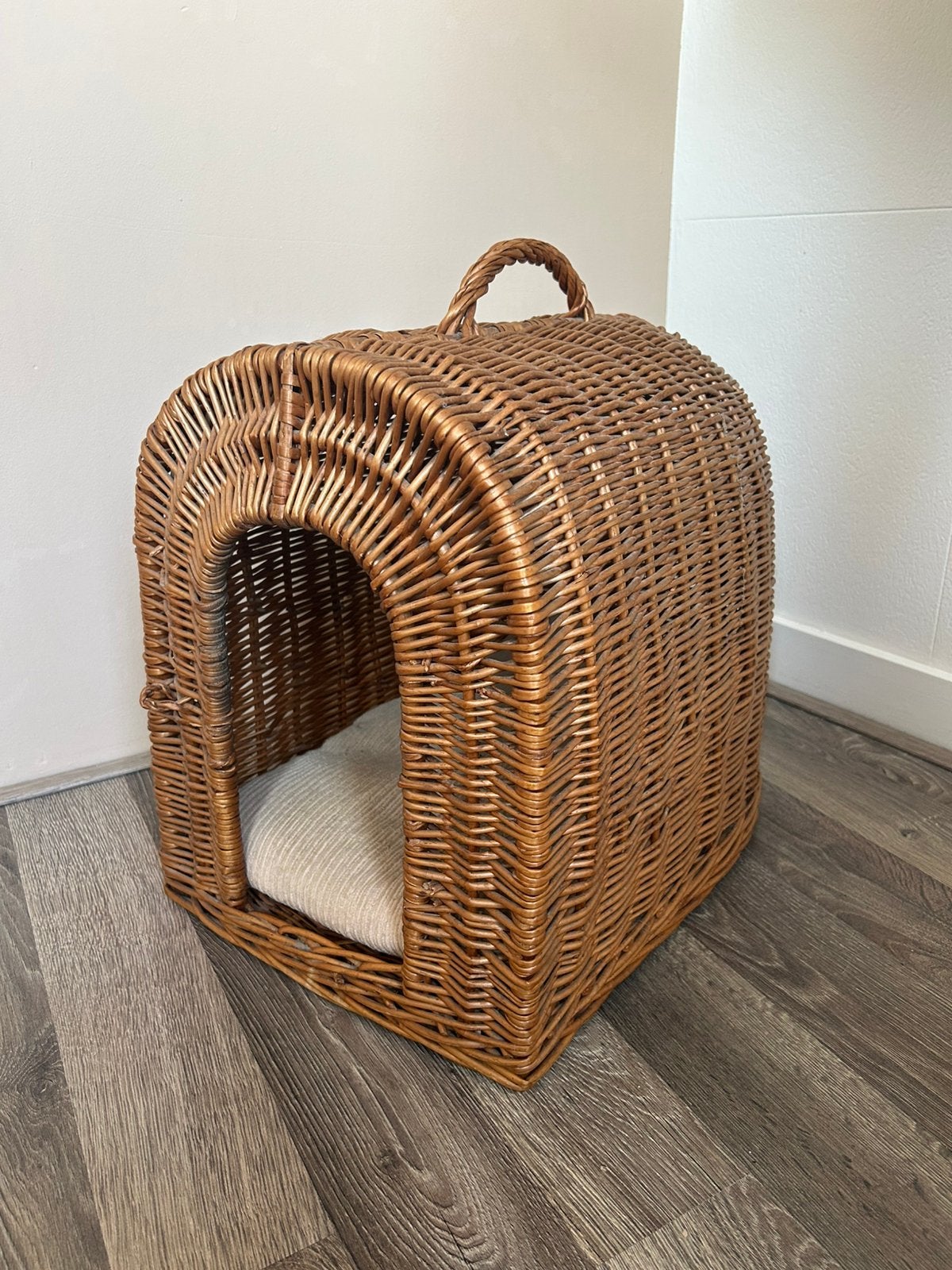 Rieten/ rotan mand met kussen, Dieren en Toebehoren, Ophalen of Verzenden, Zo goed als nieuw, Riet