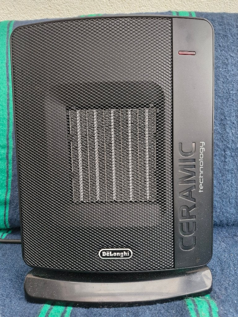 Keramische Ventilatorkachel DeLonghi: DCH7032.B EX: 3B, 30 tot 80 cm, Hoog rendement (Hr), Radiator, Minder dan 60 cm