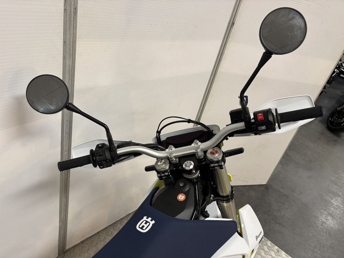 Husqvarna 701 ENDURO (bj 2026), Motoren, Bedrijf, Onbekend, Meer dan 35 kW, Enduro