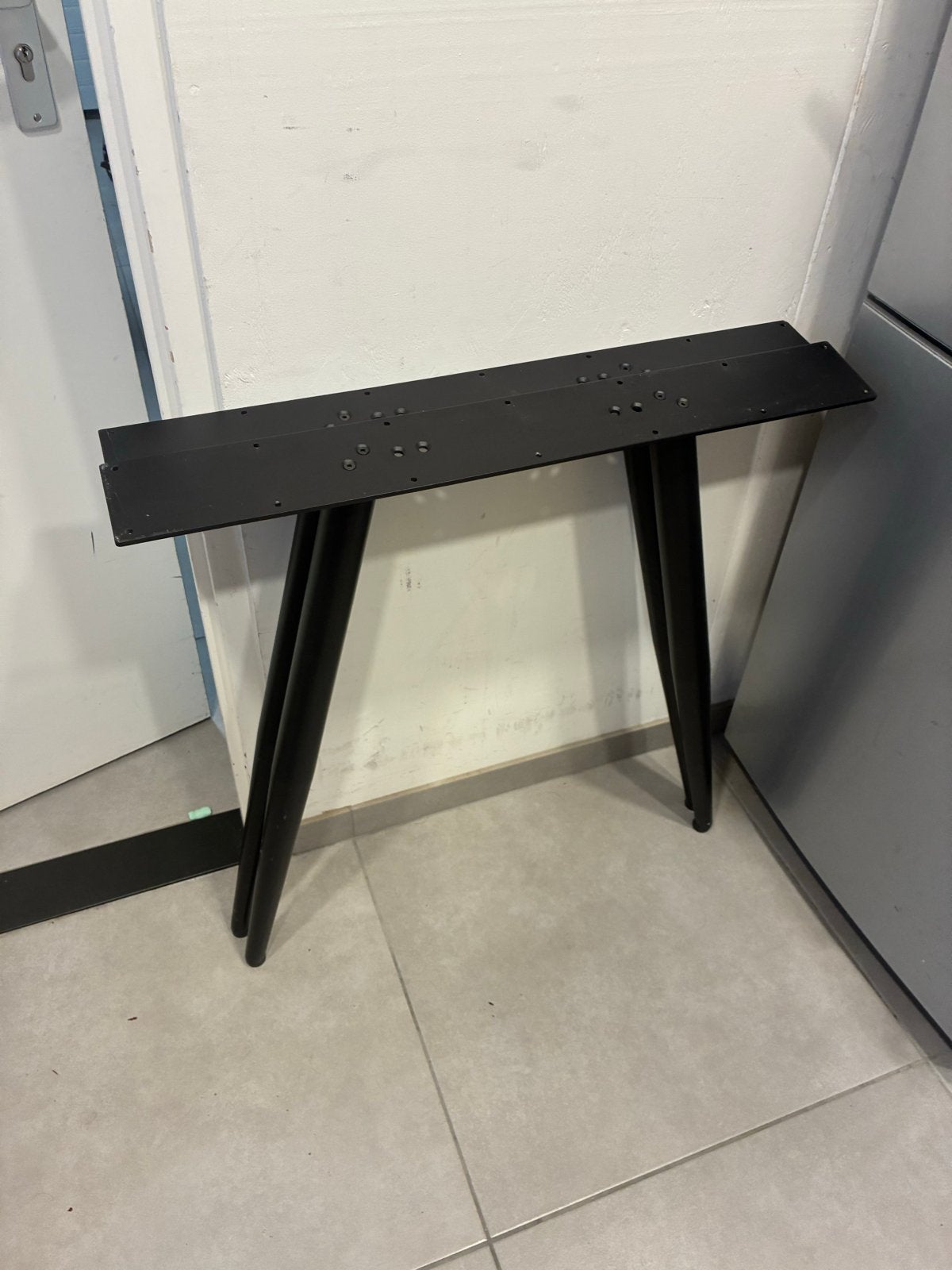 Zwart metalen tafelpoot onderstel set, circa 73 cm hoog., Huis en Inrichting, Tafelonderdelen, Ophalen, Tafelpoot, Minder dan 50 cm