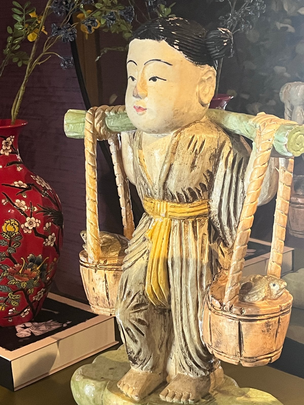 Chinees antiek houten beeld van een waterdrager, Ophalen, 20 - 50 cm, Beeld, Hout