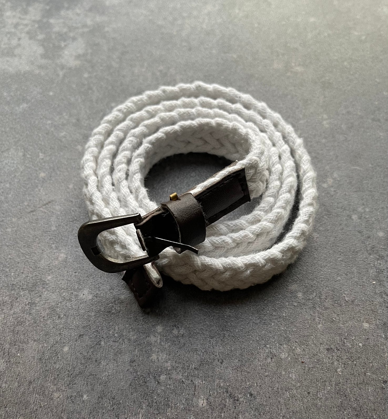 Nieuw wit gevlochten riempje, Ophalen of Verzenden, Nieuw, Wit, 100 cm of meer