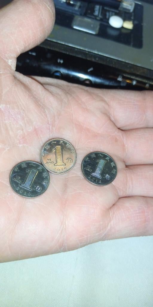 3 Chinese Yuan munten, 2x 2016 en 1x 2014, Ophalen of Verzenden