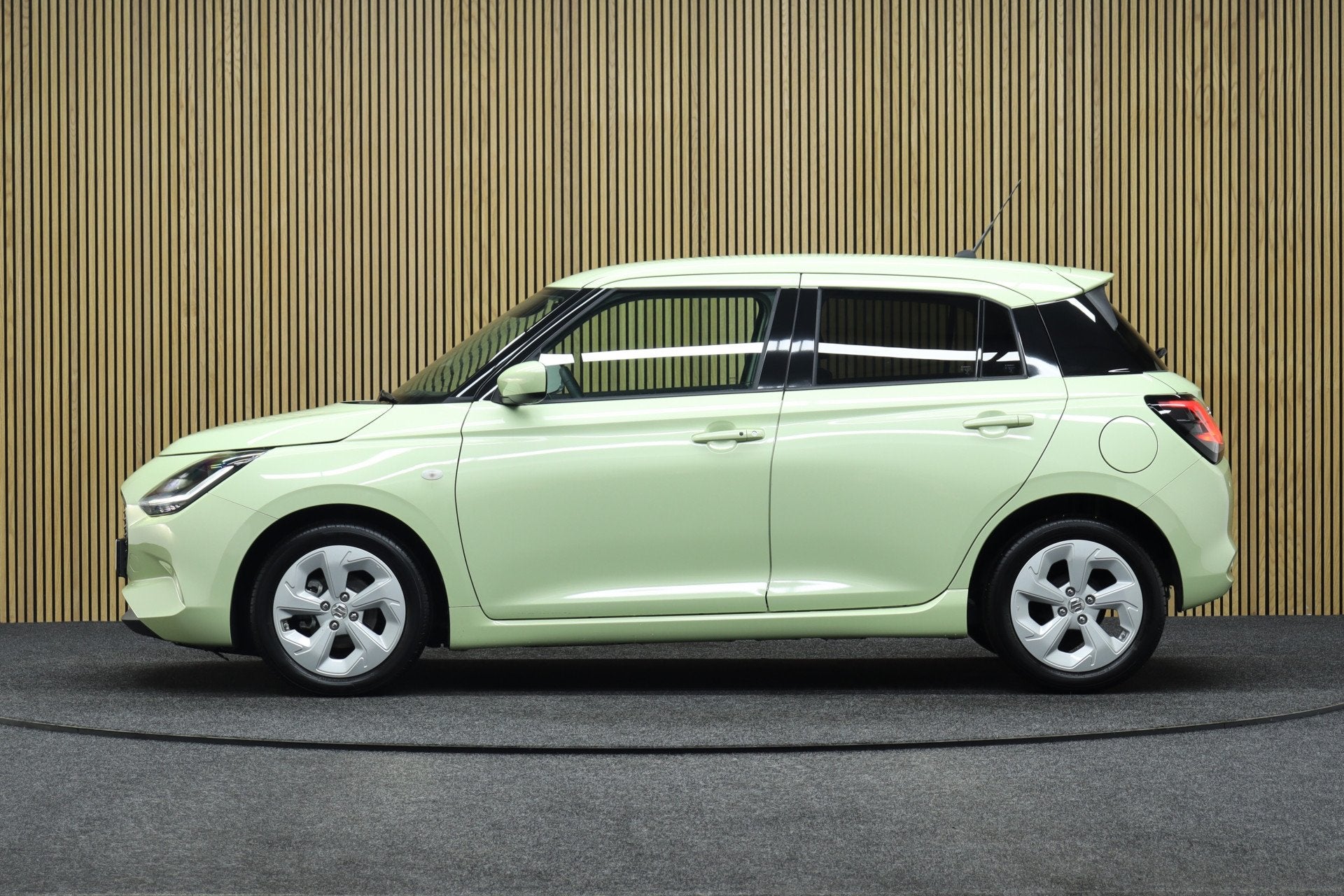 Suzuki Swift 1.2 Automaat Select Smart Hybrid | Adaptive-cru, Auto's, Suzuki, Dealer onderhouden, Gebruikt, 400 kg, 24 maanden