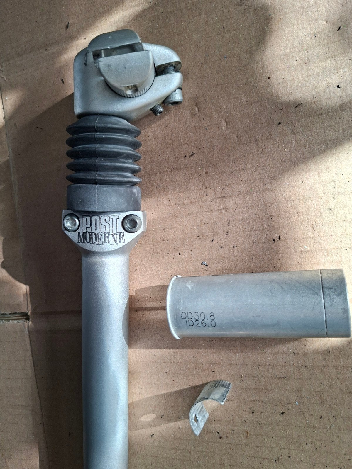 Post Moderne verende zadelpen met adapter 26.0mm, Post Moderne, Elektrische fiets, Ophalen of Verzenden, Zo goed als nieuw