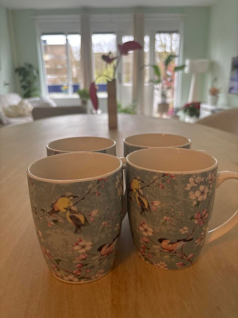 4 mokken met vogel- en bloemenprint, Ophalen, Overige typen, Zo goed als nieuw, Steen/keramiek