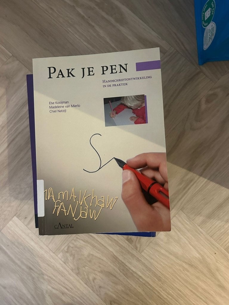 Pak je pen ISBN 9789490681050, Zo goed als nieuw, Cantal, Alpha, HBO