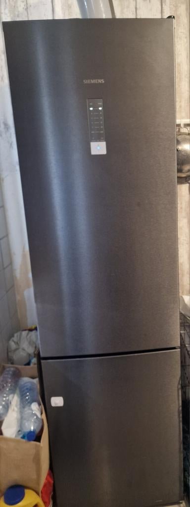 Siemens Koel-vriescombinatie - Zwart/RVS look, 200 liter of meer, 60 cm of meer, Met aparte vriezer, Zo goed als nieuw