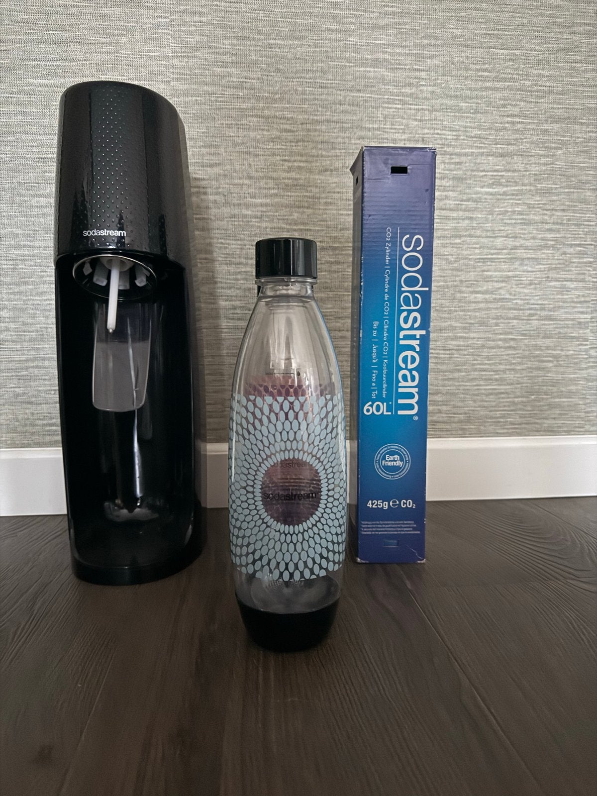 SodaStream bruiswatermaker met 3 flessen en CO2-cilinder, Witgoed en Apparatuur, Ophalen, Zo goed als nieuw