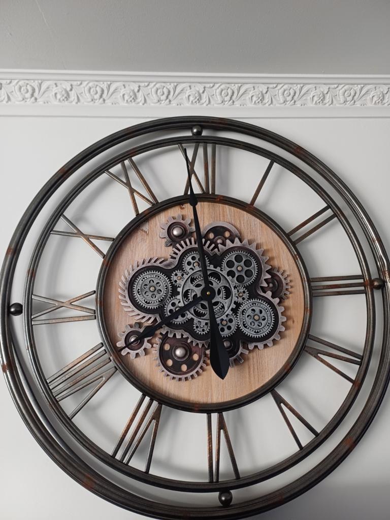 Grote industriële wandklok 80 cm met tandwielen, Huis en Inrichting, Woonaccessoires | Klokken, Ophalen, Zo goed als nieuw, Analoog