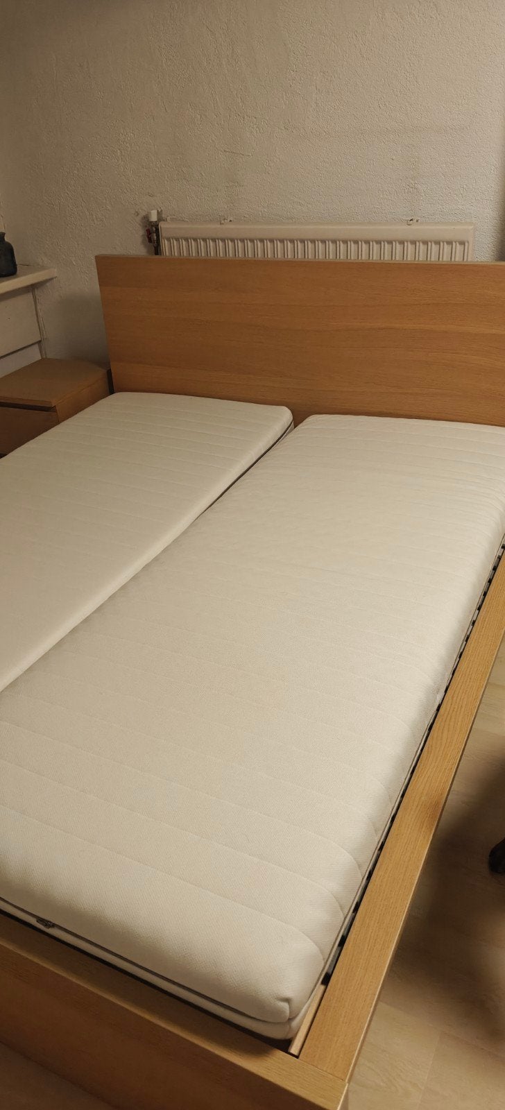 Ikea Malm bed 160x200 met matrassen en 2 nachtkastjes, Ophalen, Bruin, Tweepersoons, Zo goed als nieuw