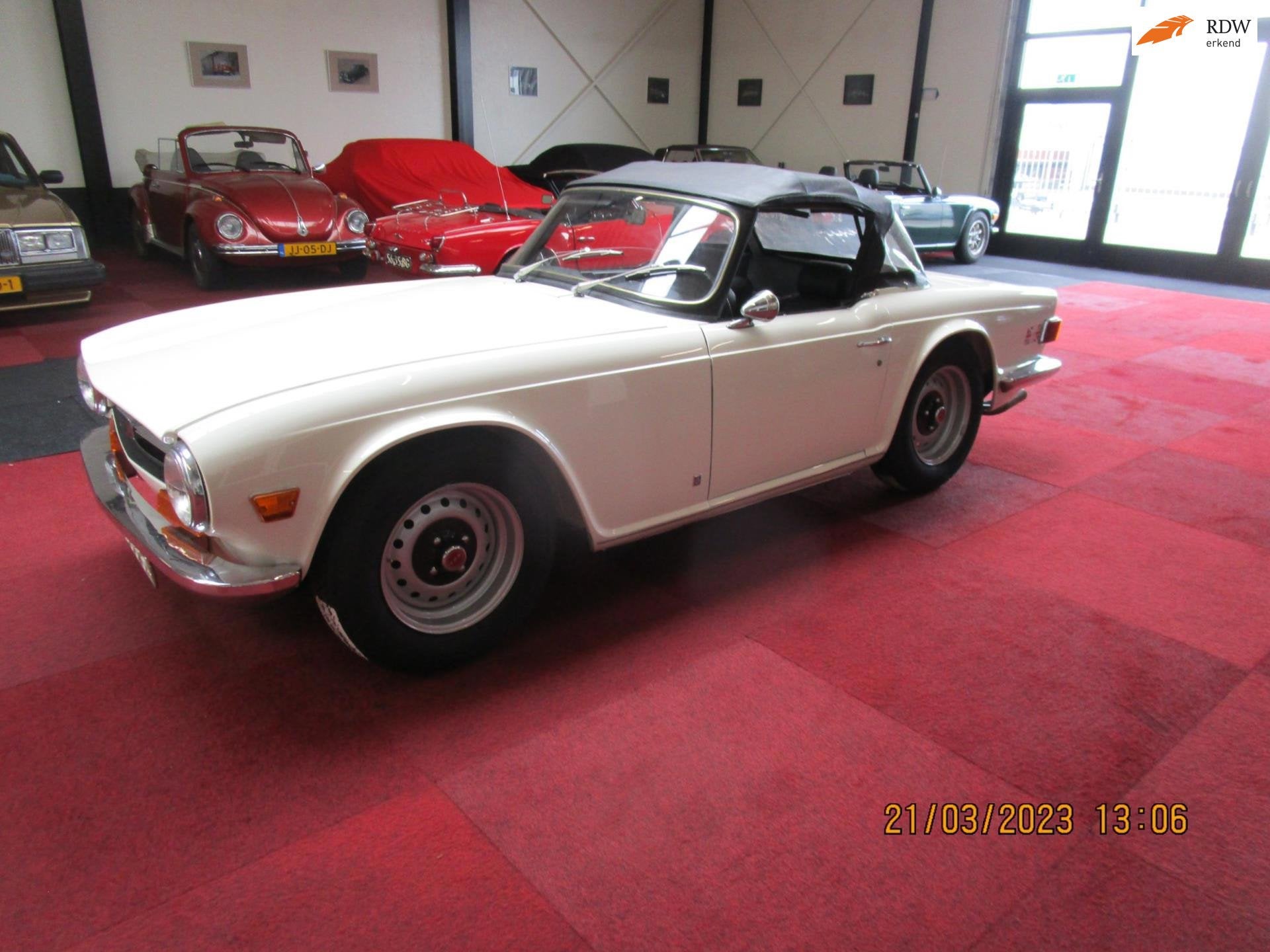 Triumph TR6 in nieuwstaat is boddy off gerestaureerd, Auto's, 2500 cc, Gebruikt, Zwart, Wit