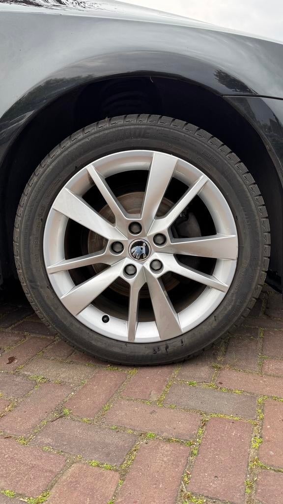 Skoda Trius 17 inch met Bridgestone Turanza T005 225/45R17, Ophalen, Gebruikt, Banden en Velgen, 17 inch