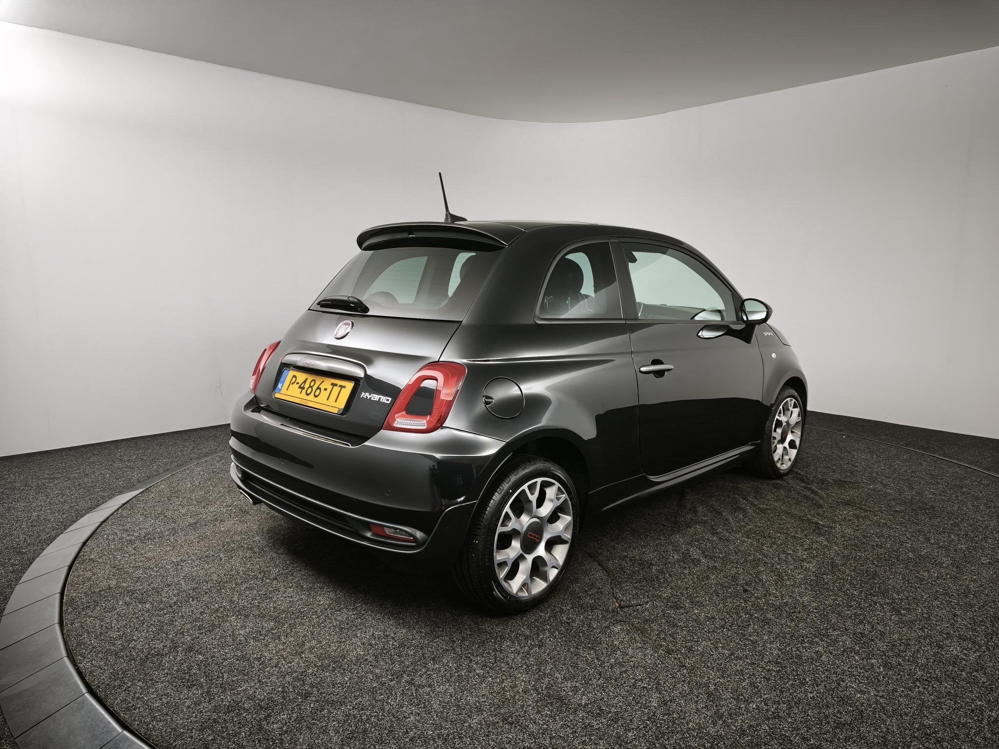 Fiat 500 1.0 Hybrid Sport | Panoramadak | Parkeersensoren |, Auto's, Stof, Met garantie (alle), 4 stoelen, Zwart