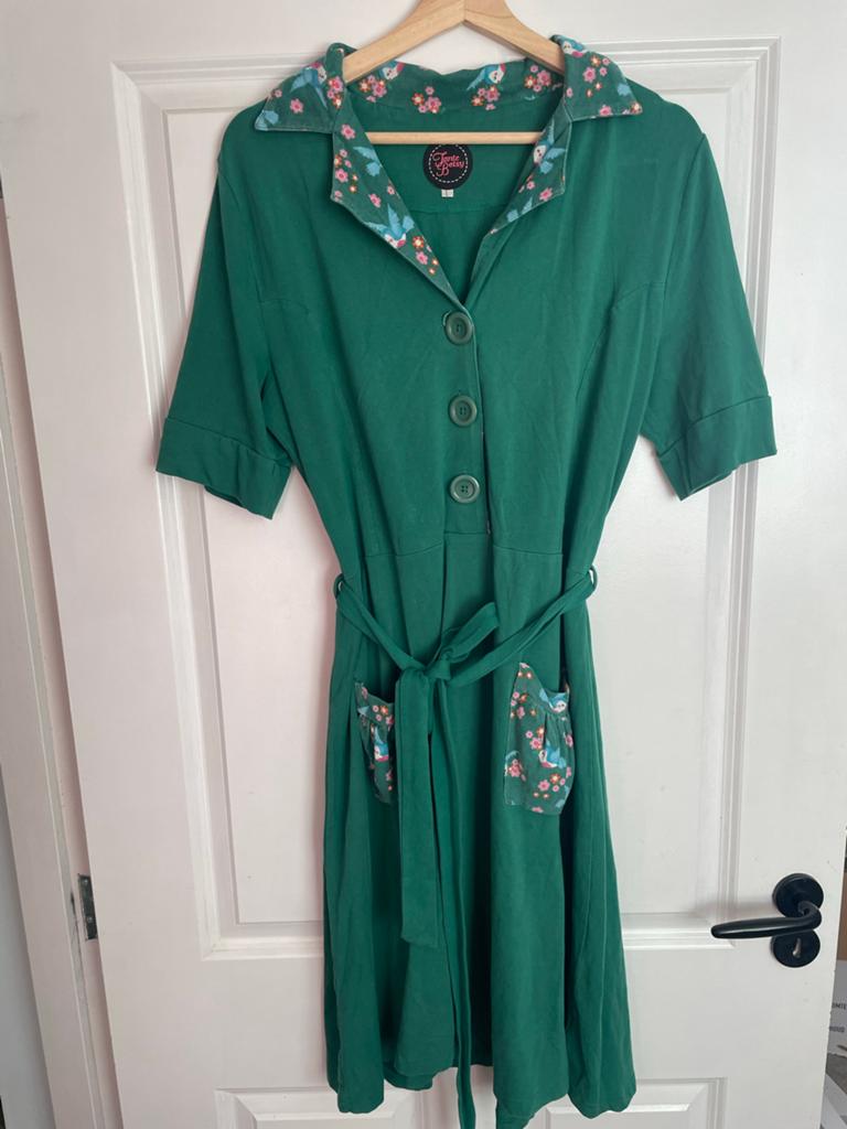 Tante Betsy retro jurk met Disney vogeltjes, Maat 42/44 (L), Ophalen of Verzenden, Zo goed als nieuw, Knielengte