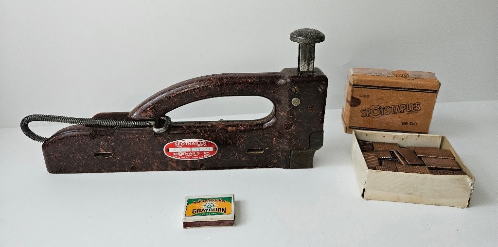 Spotnail Ltd, London – Spijkermachine van bakeliet, Ophalen of Verzenden, Gebruikt
