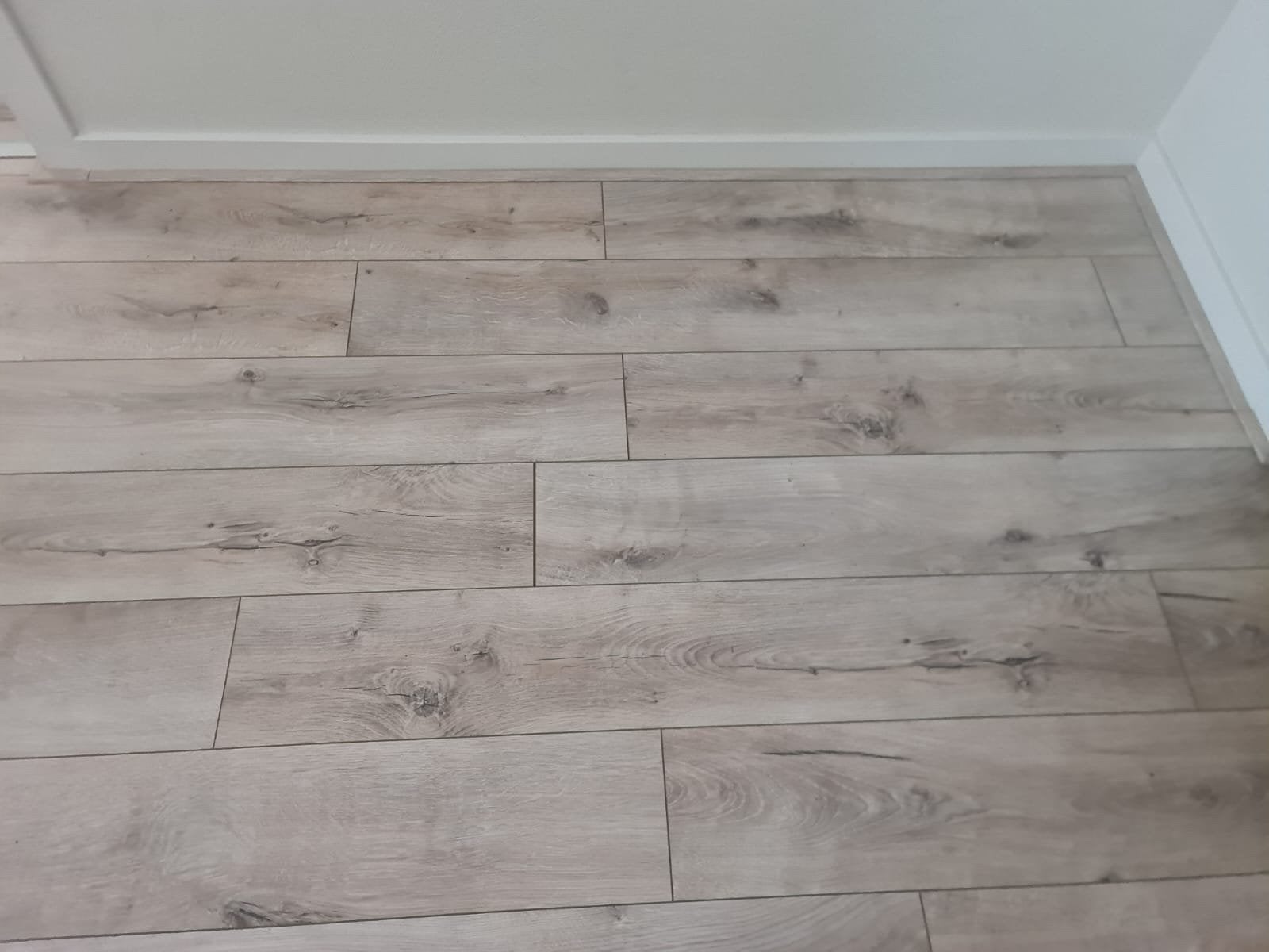 lichtgrijze tot grijs-bruine (taupe) vloer, 50 tot 150 cm, Ophalen of Verzenden, Zo goed als nieuw, 10 m² of meer